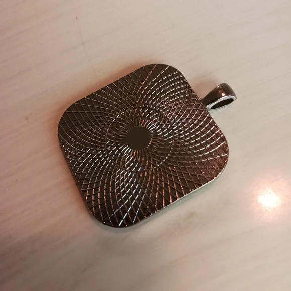 Ten Pendant Trays and Cabachons - Picture 2 of 6